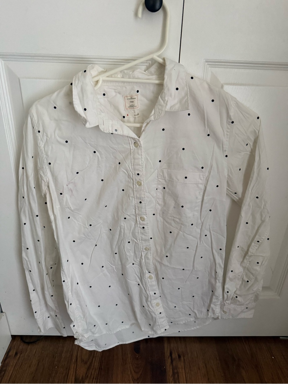 GAP White Button-Up Shirt with Black Polka Dots 100% cotton
